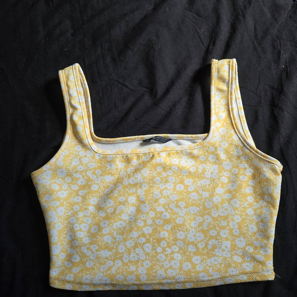 SHEIN Yellow and White Sleeveless Crop Tank Top Floral